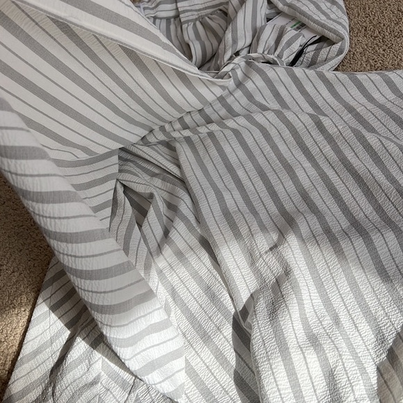 New! Calvin Klein SZ 8, white/grey striped faux wrap dress. - Picture 11 of 11